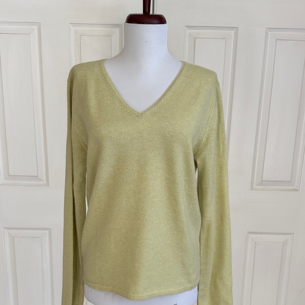 EVIE V-Neck Light Yellow Cashmere Sweater